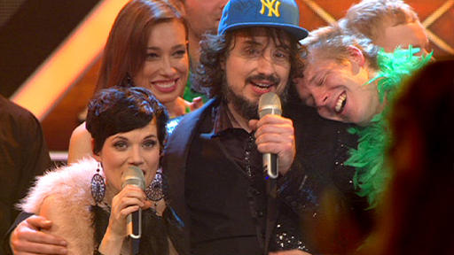 Mrs. Greenbird singen ihren Siegersong