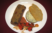Lamm mit Kr&auml;uterhaube auf Oliven-Kartoffelcreme mit Parmesanchips